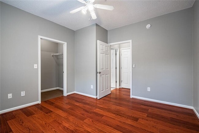 Building Photo - 303 Spring Heights Ln