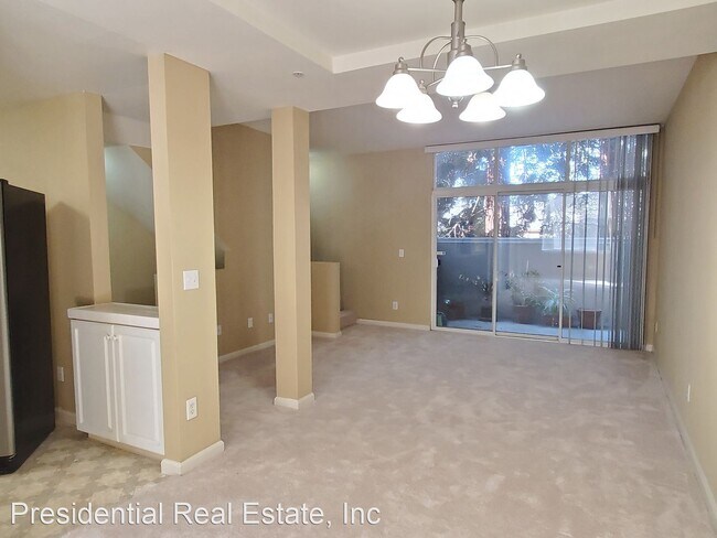 Building Photo - 379 Dunsmuir Terrace