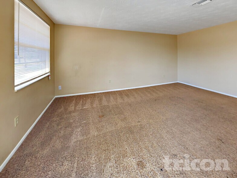 Building Photo - 3327 Seffner Dr