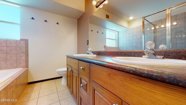 Building Photo - 6256 Escondido Dr