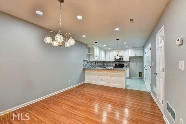Building Photo - 1057 Mansfield Ct