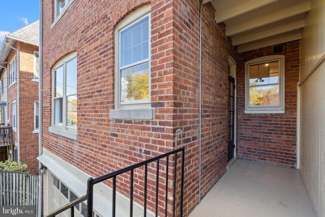 Building Photo - 2814 Bellevue Terrace NW
