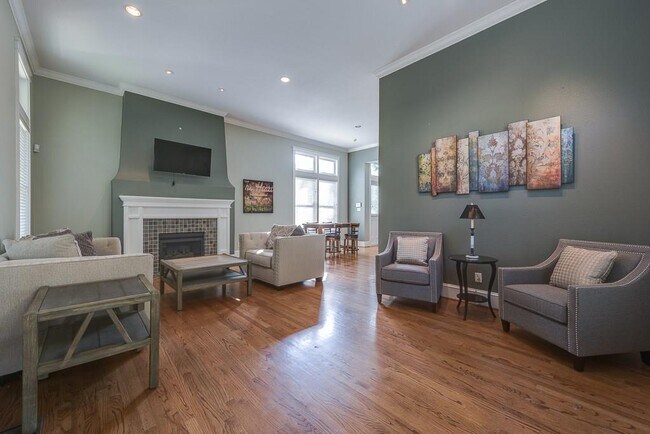 Building Photo - 2624 Thomas Ave