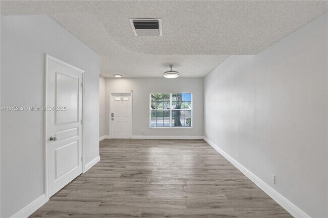 Building Photo - 16607 Hemingway Dr