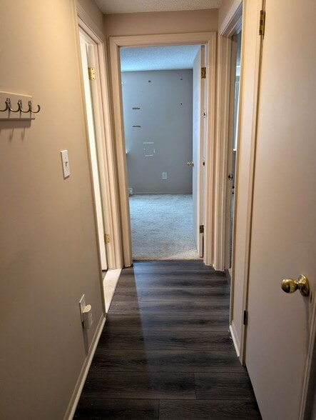 Building Photo - 6301 Robinson Rd