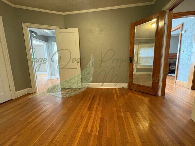 Building Photo - ORIGINAL HARDWOOD FLOORS! 1/2 MONTH OF FRE...
