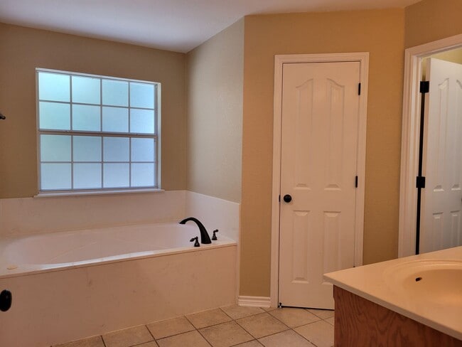 Building Photo - Huge 1/2 acre lot on cul de sac!  White Ro...