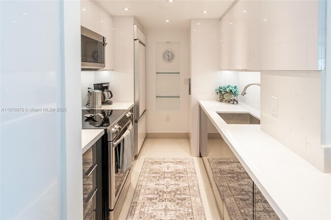 Building Photo - 10275 Collins Ave