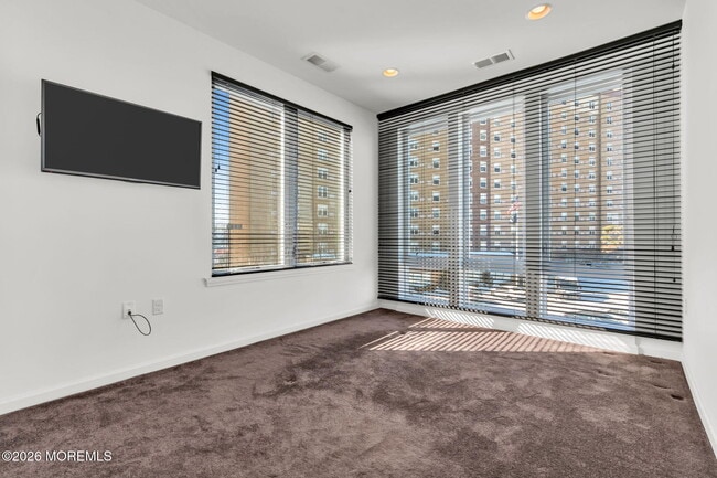 Building Photo - 807 Kingsley St