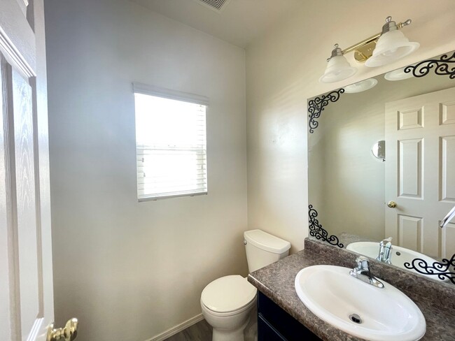 Building Photo - Beautiful Single Family Home Available Soon!