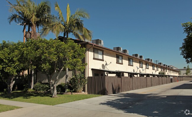Primary Photo - 17820 Alburtis Ave