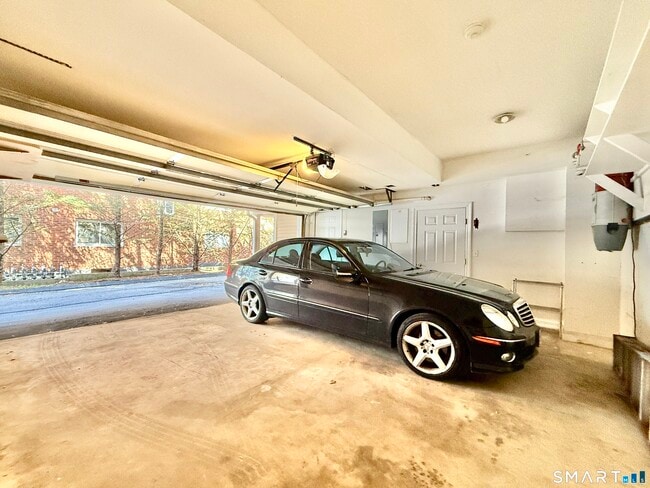 Building Photo - 27 Ferris Ave