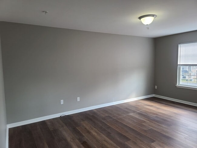 Building Photo - 3 Bedroom 2 1/2 bath townhouse in Waynesbo...