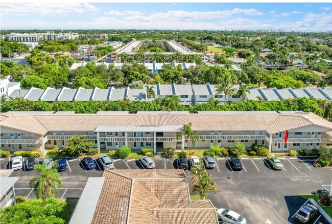 Building Photo - 2115 NE 42nd Ct