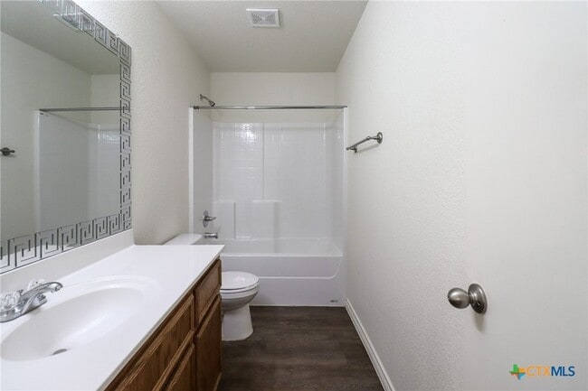 Building Photo - 909 Lasso Dr