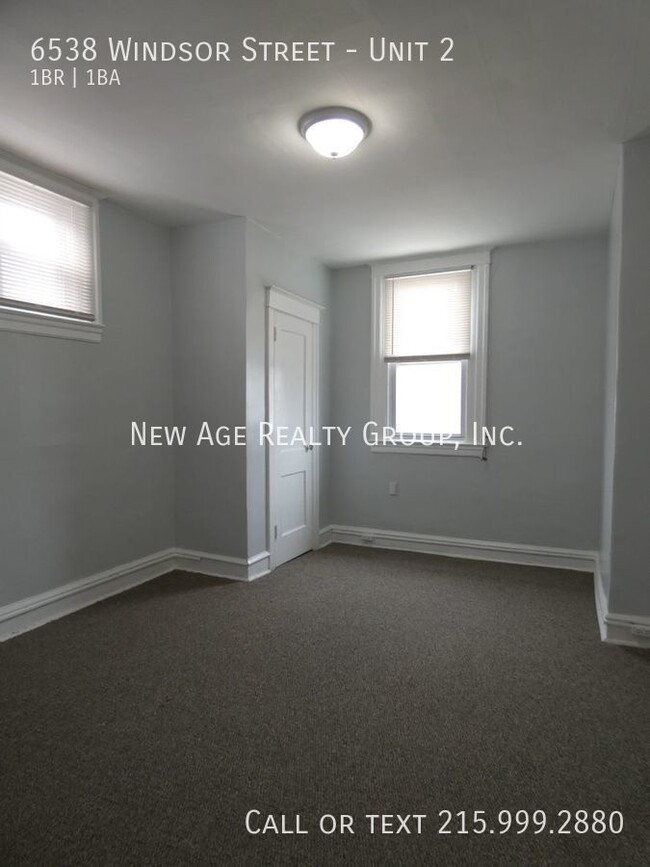 Building Photo - Very spacious apartment in Elmwood Park!