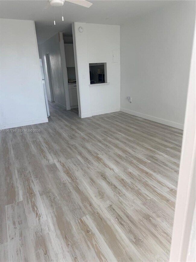 Building Photo - 1300 Lincoln Rd