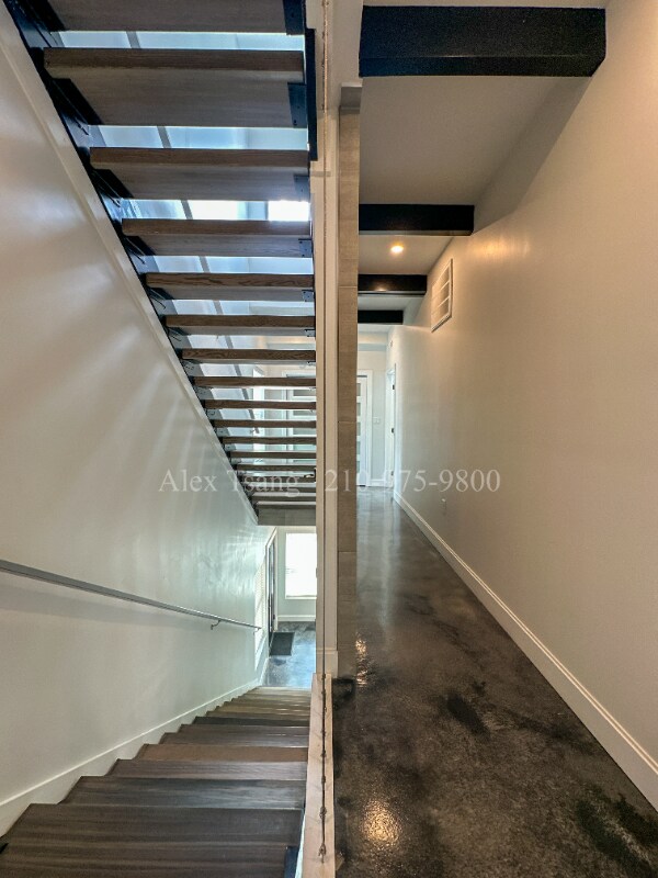 Building Photo - 811 Montana St
