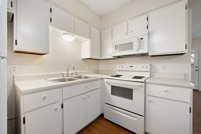 Building Photo - 100 Grand Brook Dr