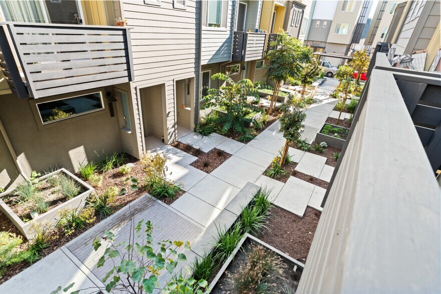 Courtyard - 170 Uptown Cir