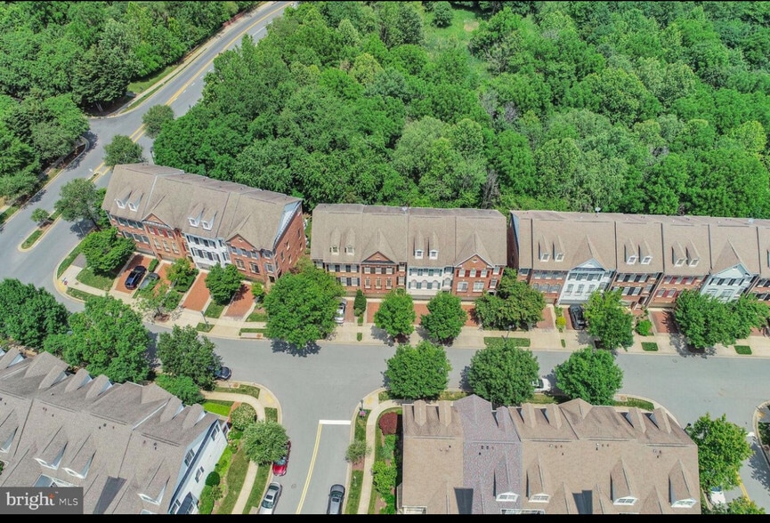 Building Photo - 213 Oak Knoll Ter