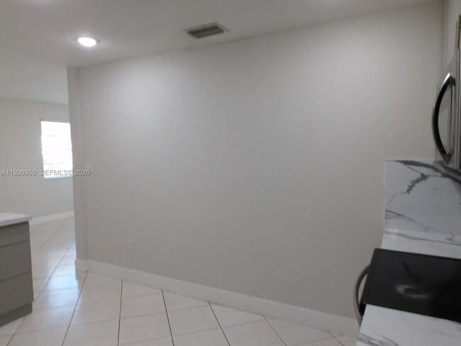 Building Photo - 846 W 31st St