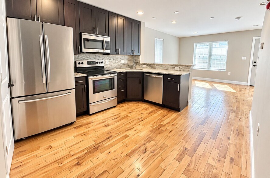 Building Photo - 426 N 40th St