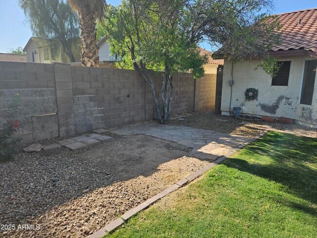 Building Photo - 1321 W Butler Dr