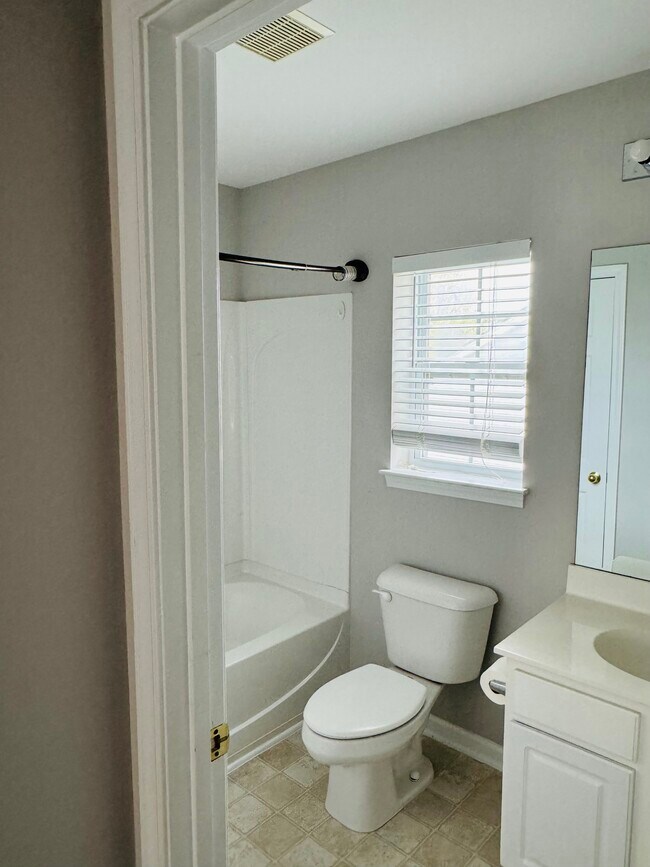 Building Photo - 39 Hamilton Grove Dr