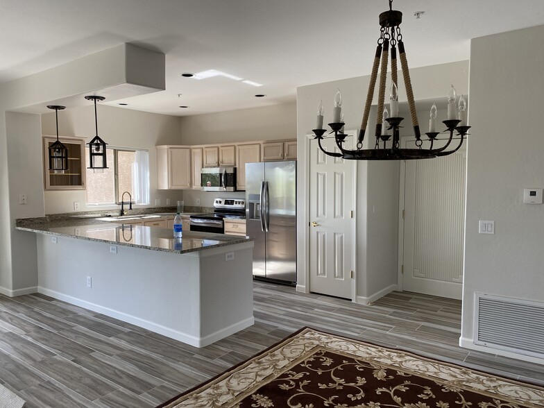 Building Photo - 8880 E Paraiso Dr