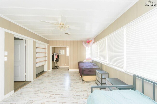 Building Photo - 2415 Ellingham