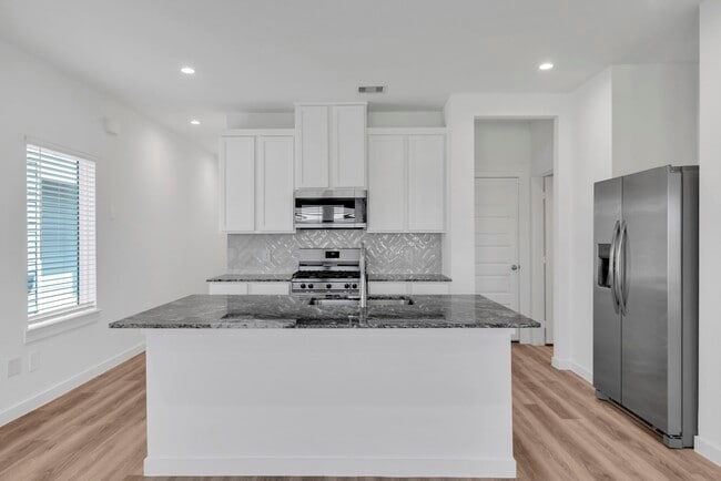 Building Photo - 10316 Penryn Frst Trl