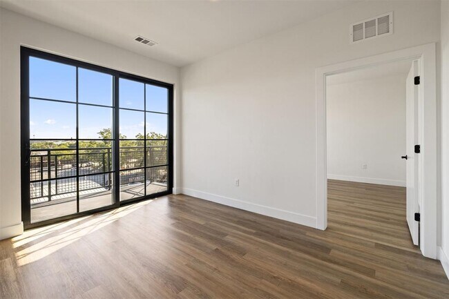Building Photo - 4315 S Congress Ave
