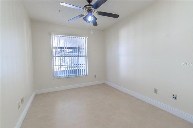 Building Photo - Freshly Painted 3/2 with Fenced Yard & Fireplace!