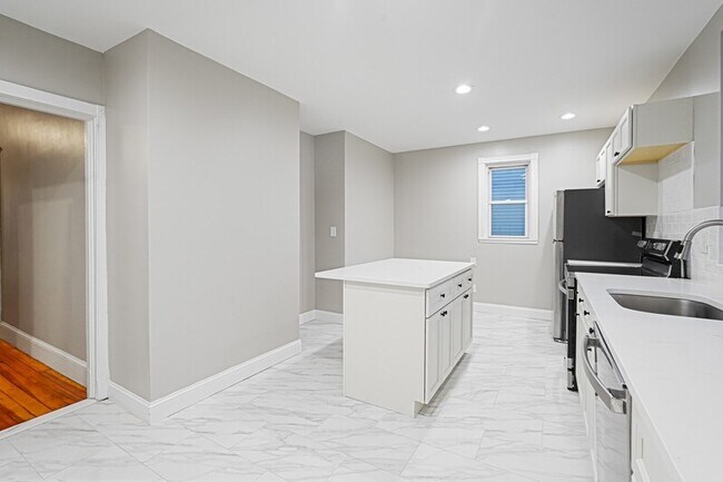 Building Photo - 381 Adams St