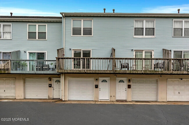 Building Photo - 6 Beachway Ave