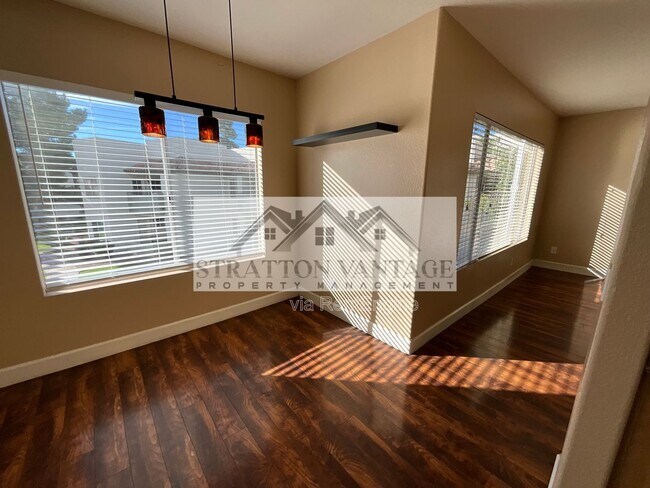 Building Photo - 1825 W Ray Rd