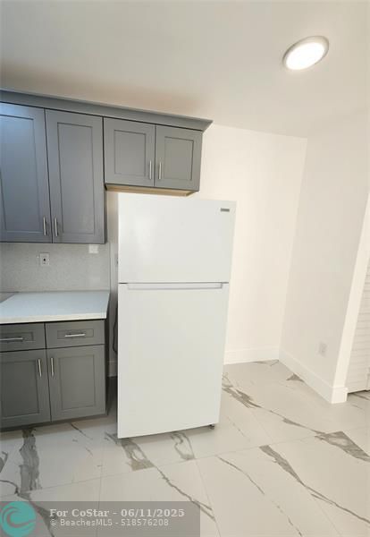 Building Photo - 2466 Lincoln St