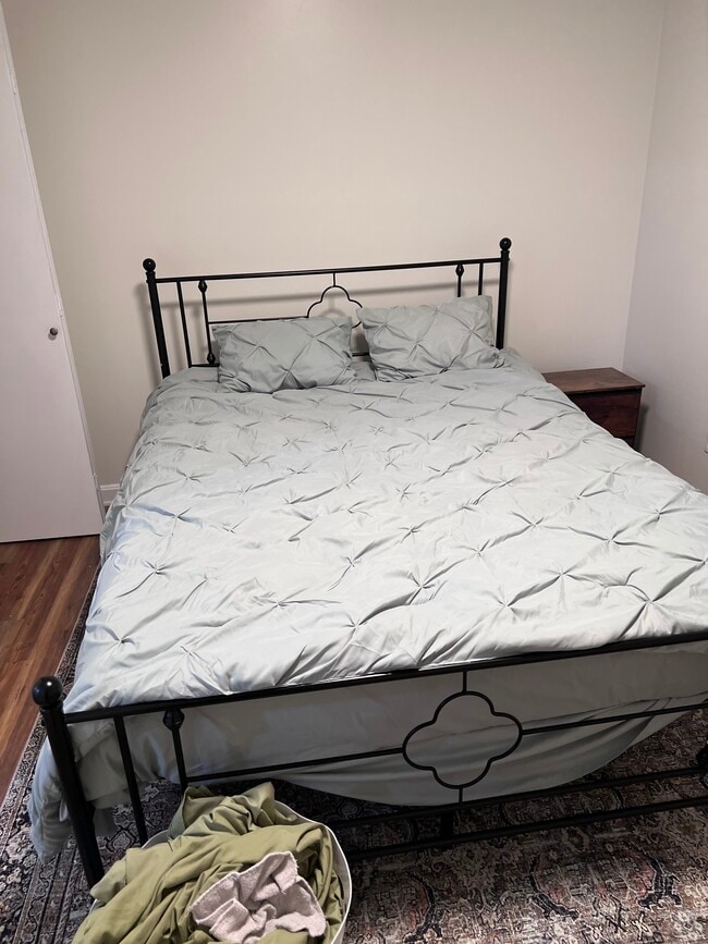 Building Photo - 735 Oakwood Rd