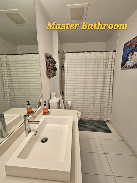 Master bathroom - 151 SE 1st St
