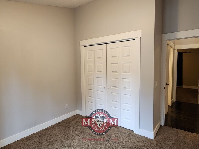 Building Photo - Remodeled 5 Bd Home in Midvale