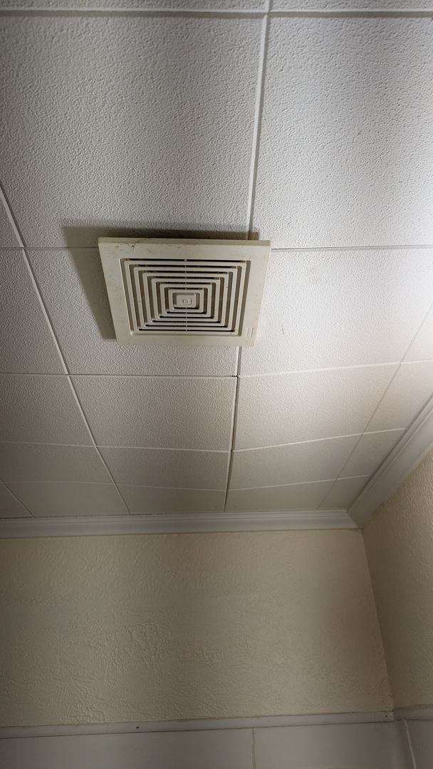 Building Photo - 806 S Saville Ave