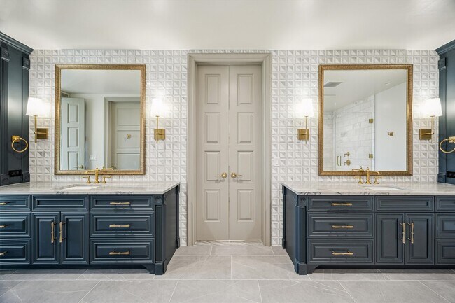 Building Photo - 1717 Bissonnet St