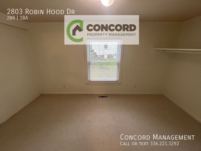 Building Photo - 2803 Robin Hood Dr