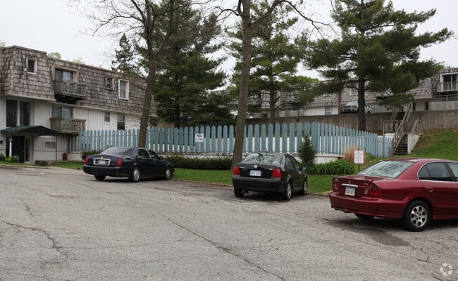 Building Photo - Hickory Hills Apartments