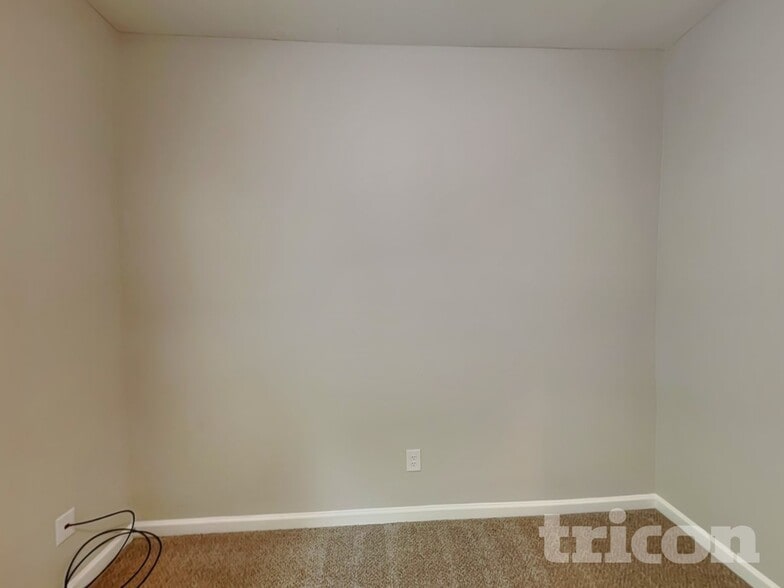 Building Photo - 456 Clematis Court