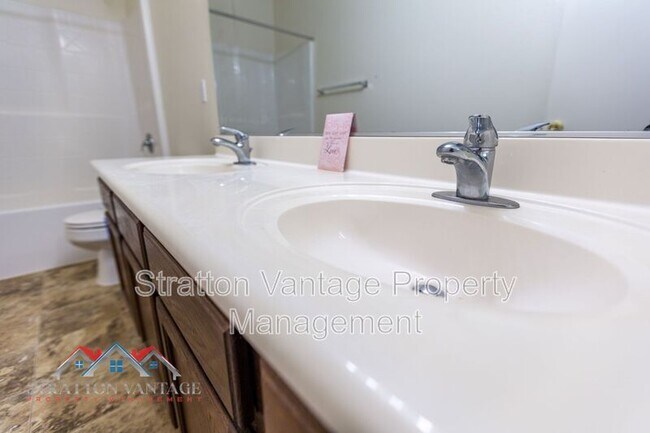 Building Photo - 2234 W Pima Ave