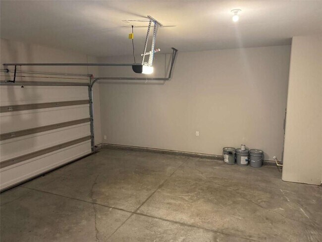 Building Photo - 312 Grey Falcon Ave