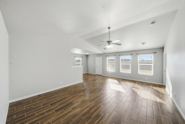 Building Photo - 10710 N 146th E Ave