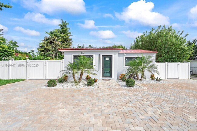 Building Photo - 1815 N 27th Ave